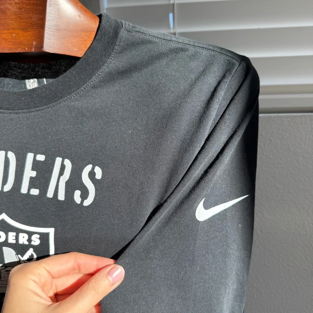 Nike NFL Las Vegas Raiders Salute to Service Dri-FIT Long Sleeve Shirt Medium